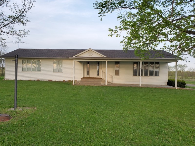 28680 County Highway 4, Barry, IL 62312