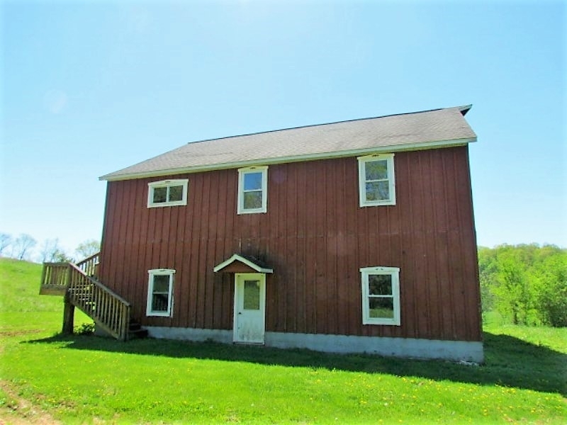 acreage with barn in pike county, il