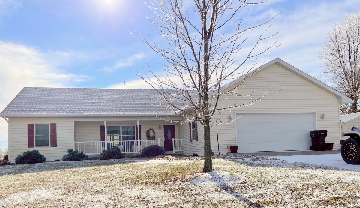 34373 County Highway 13, Pittsfield, IL 62363